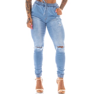 calça jeans feminina jogger azul clara detalhe rasgada