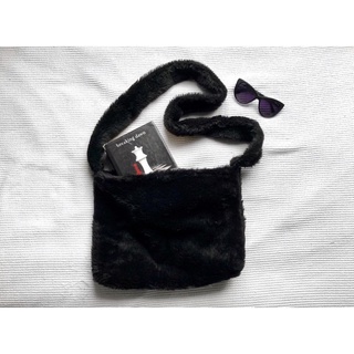 bolsa de pelinho/pelúcia fuzzy bag grande tiracolo preta y2k