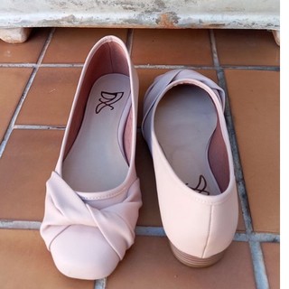 Sapato fechado Donna Clau tipo sapatilha com salto de 2 cm e palmilha bico quadrado. (3)