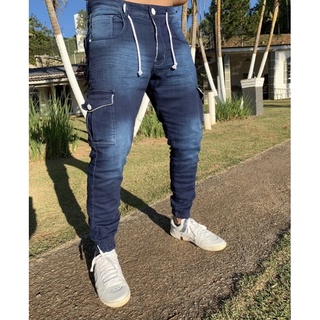 calça jogger masculina jeans escura com bolso cargo