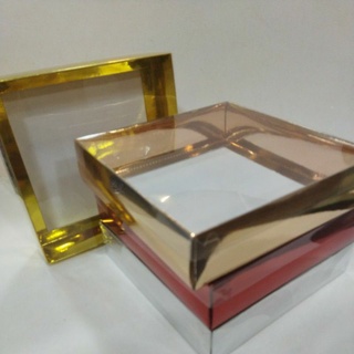 Caixa de Papel Metalizada 20x20x5cm com tampa Acetado disponível nas cores: Dourado, Prata, Vermelho e Rosé