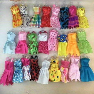 32 Pcs Acessórios para bonecas Barbie Aleatórios - Vestidos | Calçados Óculos | Colares Bolsas (6)