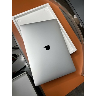 MacBook Air 13" com Chipset M1, 8GB Ram, 512GB SSD, Tela Retina 13.3", Dourado - Mgne3