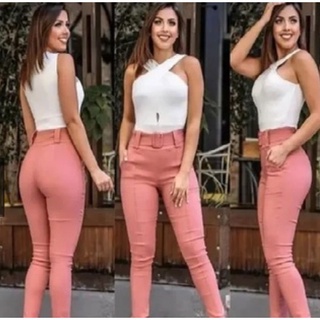 Calça feminina social skinny com cinto com a mesma cor da calça