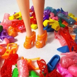 32 Pcs Acessórios para bonecas Barbie Aleatórios - Vestidos | Calçados Óculos | Colares Bolsas (4)