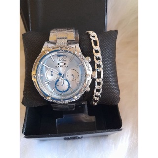 Relógio Oakley Masculino com pulseira banhada a prata
