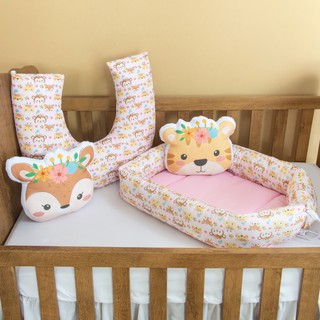 Ninho Redutor de Berço + Almofada Para Amamentação + Almofada Decorativa Safari Rosa para bebê menina Kit contendo 04 peças