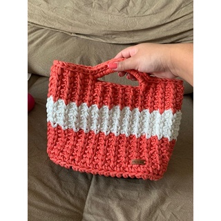 Bolsa de mão Lara em fio de malha/acessório/artesanal/crochê