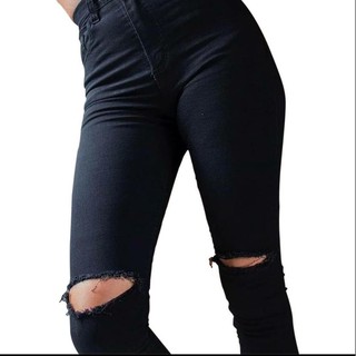 Calca preta jeans rasgada no joelho levanta bumbum (3)
