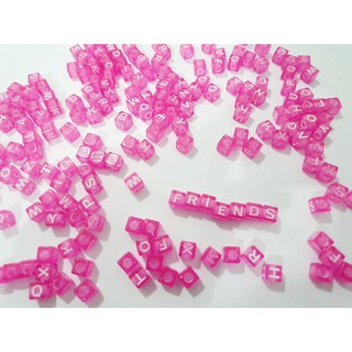 Miçangas Letras Pink Translúcida 7mm 100 Peças.