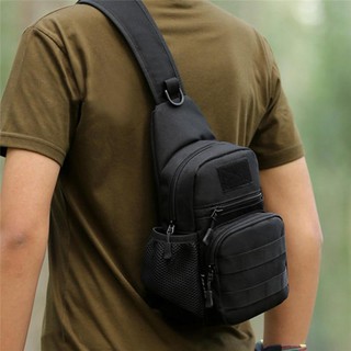 Bolsa Bag Tática Militar Camuflada Transversal com porta garrafa e entrada USB