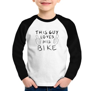 Camiseta Raglan Infantil This guy loves his bike Manga Longa