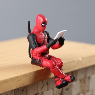 Spot The Avengers Mini Estatueta Deadpool Sentado Postura Livro De Leitura Xiaojianjian Decoração De Mesa Carro Criativo