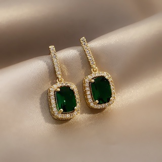 Brincos pendentes de pedras preciosas verdes da moda