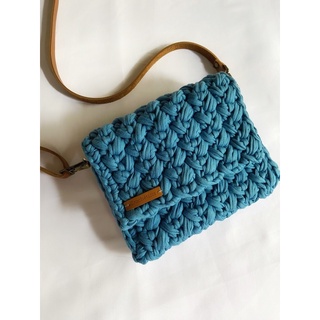Bolsa de crochê em fio de malha/ Clutch azul
