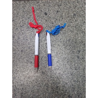 10 canetas 2 cores com cordão tinta azul e vermelho na mesma caneta