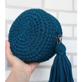 Bolsa de croche redonda em Fio de malha/ Bolsa feminina/bolsa tira colo/ bolsa de ombro/carteiras/bolsa de mão/clutch/artesanato/artesanal/feito a mão