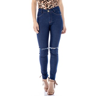 calça jeans feminina azul escuro detalhe rasgada no joelho (1)