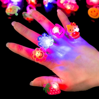 5 Pç / Conjunto Anéis Luminosos Estrelas / Brinquedo Infantil Brinquedo Flash LED De Desenho Que Brilha No Escuro