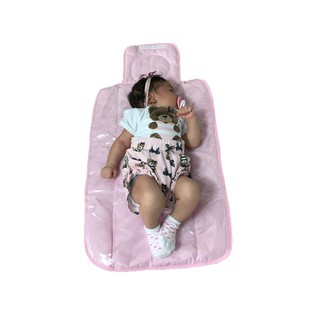Trocador de bebê para carregar na bolsa 60 cm x 40 cm com apoio da cabeça com manta estampa chuva de benção (4)