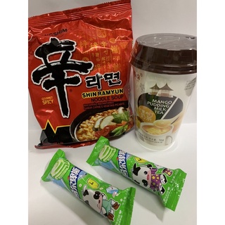 Um kit de alimentos importados Ásia com 4 itens