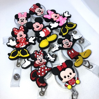 Porta Crachá Retrátil Personalizado - Mickey e Minnie - Disney (1)