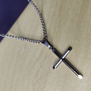 Gargantilha,corrente crucifixo cor prata em Aço com Pingente em Cruz - Não fica Preta
