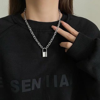 The Lock Necklace Goes With A Stylish Pingente