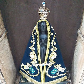 Imagem replica de Nossa Senhora Aparecida com coroa em resina 33 cm