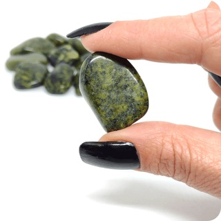 Jade Nefrita - Pedra Rolada Natural - Pequena