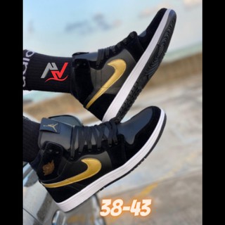Tênis Nike Air Jordan Cano Médio Preto e Dourado - Chicago Retro