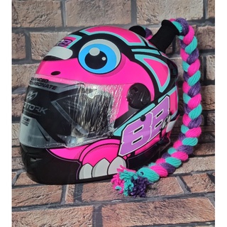 capacete fechado feminino rosa turtle com trança alerquina