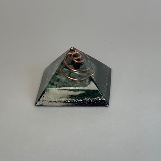 Orgonite Pirâmide da Saúde - Quartzo Verde - 4cm