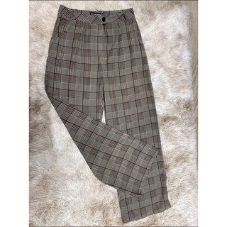 calça pantalona de xadrez com tecido de crepe suave (7)