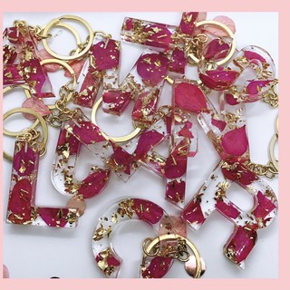 Chaveiro em resina epóxi alfabeto, letras com folha de ouro e flores secas Hortênsia Pink desidratada
